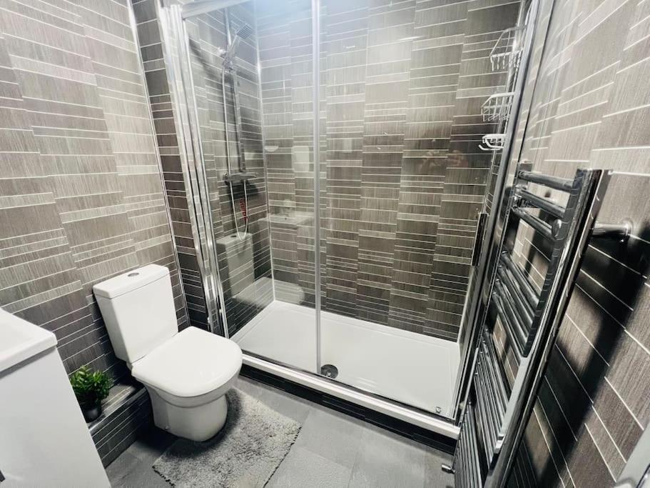 Superb 2 Bedroom Apartment With Free Parking Edinburgh Exterior foto